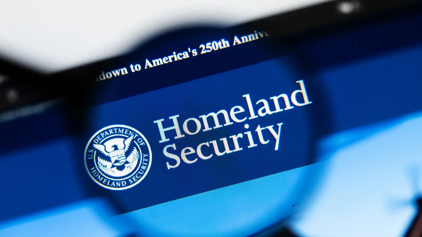 Breșă de securitate masivă: Datele a peste 41.000 de angajați DHS, expuse online