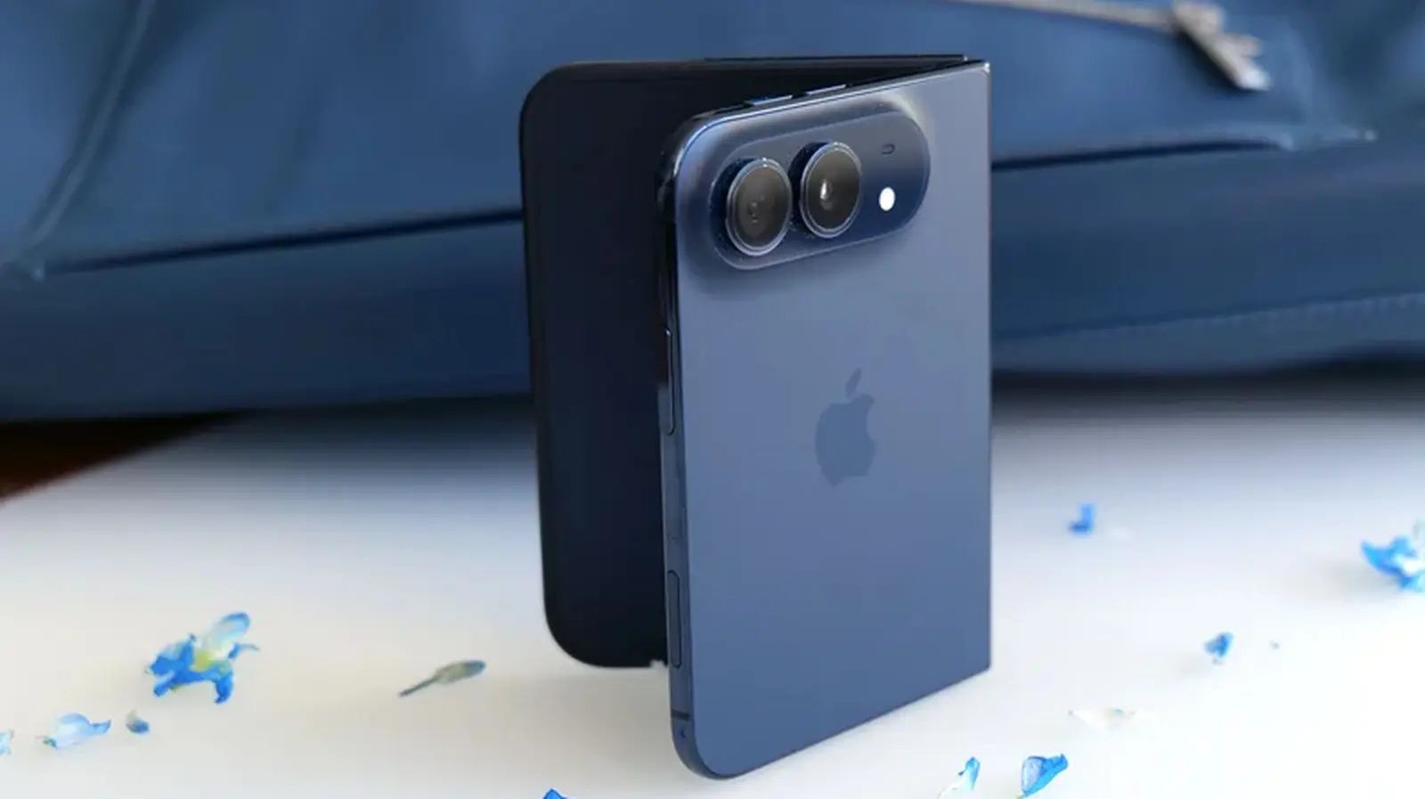 Recenzii Engadget: iPhone Duo, Rivian R2 și alte noutăți tech