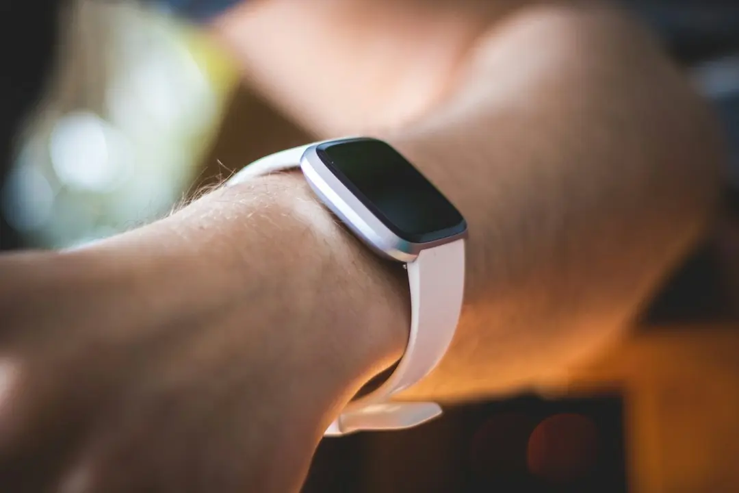 Fitbit Edge: upgrade-ul care merită banii tăi