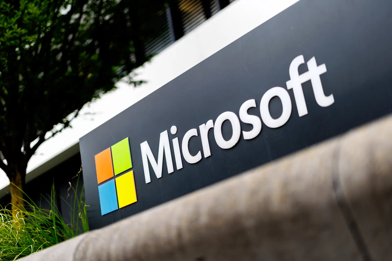 Microsoft oferă achiziții a 60.000 angajați în contextul tranziției AI