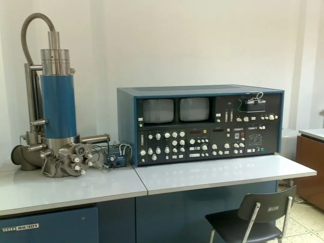 Noi descoperiri în semiconductori: Soluții termice și fotonice pentru generația viitoare