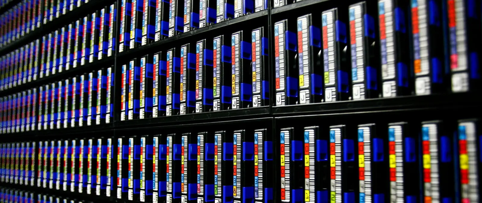 Banda magnetică sfidează timpul: planul ambițios pentru cartușe de 365 TB